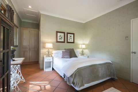 Thistle Hill Guesthouse - Walk To Many Wineries And Restaurants - Queensland Tourism 27