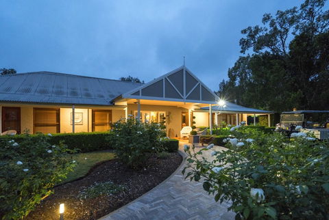 Thistle Hill Guesthouse - Walk To Many Wineries And Restaurants - Queensland Tourism 0