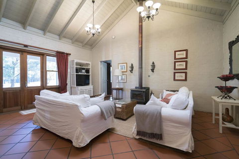 Thistle Hill Guesthouse - Walk To Many Wineries And Restaurants - Queensland Tourism 31