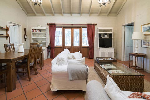 Thistle Hill Guesthouse - Walk To Many Wineries And Restaurants - Queensland Tourism 33