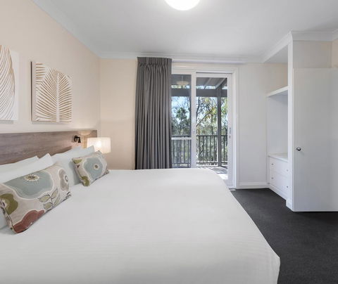 Oaks Cypress Lakes Resort - QLD Tourism 22