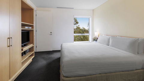 Oaks Cypress Lakes Resort - QLD Tourism 12