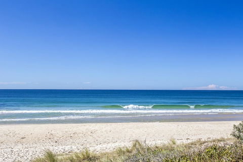 Beachfront 2 - QLD Tourism 2