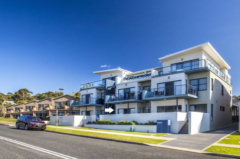 Beachfront 2 - QLD Tourism 4