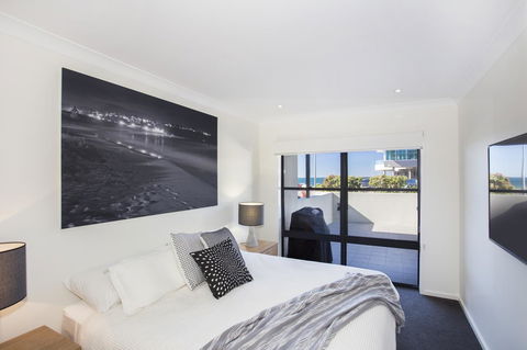 Beachfront 2 - QLD Tourism 12