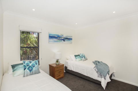 Beachfront 2 - QLD Tourism 15