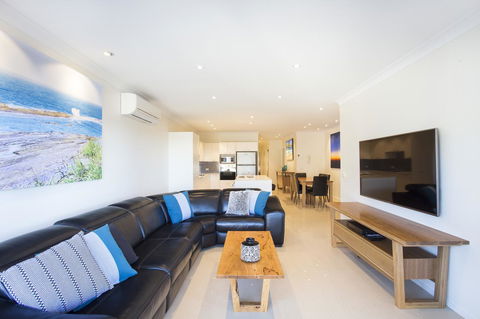 Beachfront 2 - QLD Tourism 9