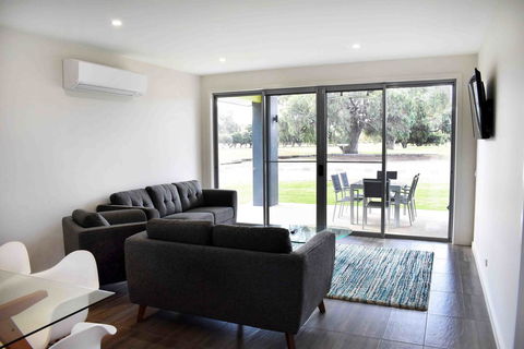 Comfort Suites Clubarham Golf Resort - QLD Tourism 14