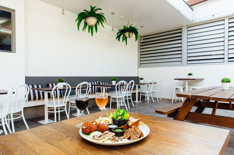 Coniston Hotel Wollongong - Queensland Tourism 10