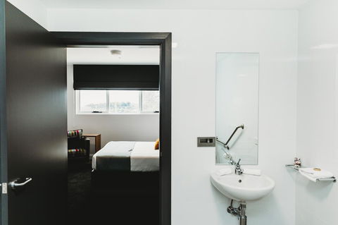 Coniston Hotel Wollongong - Queensland Tourism 27