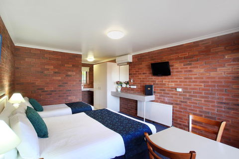 Pelican Motor Inn - QLD Tourism 43