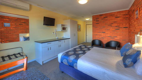 Pelican Motor Inn - QLD Tourism 15