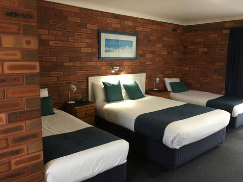 Pelican Motor Inn - QLD Tourism 14