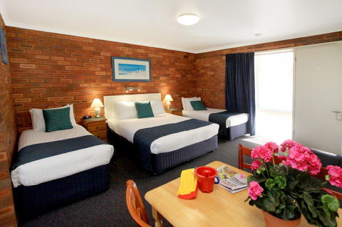 Pelican Motor Inn - QLD Tourism 40