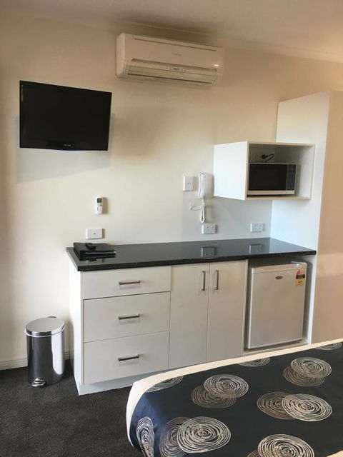 Pelican Motor Inn - QLD Tourism 8