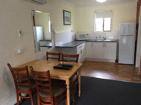 Pelican Motor Inn - QLD Tourism 13