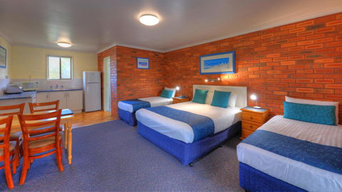 Pelican Motor Inn - QLD Tourism 4
