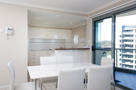 Sails Apartments - QLD Tourism 3