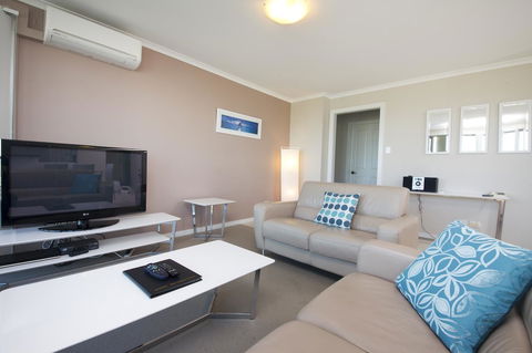 Sails Apartments - QLD Tourism 6