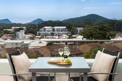 Oaks Nelson Bay Lure Suites - QLD Tourism 5