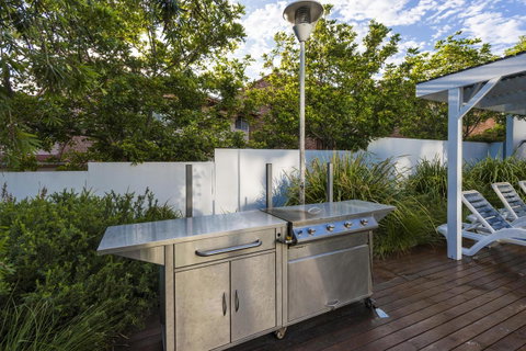 Oaks Nelson Bay Lure Suites - QLD Tourism 7