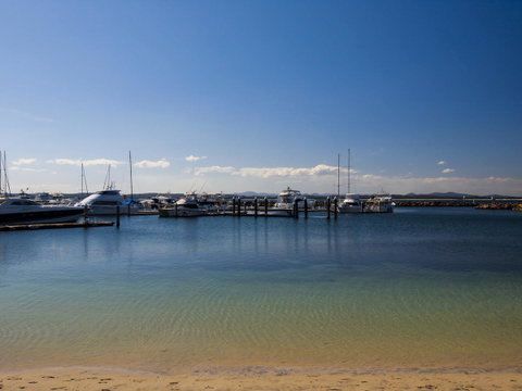 Oaks Nelson Bay Lure Suites - QLD Tourism 3