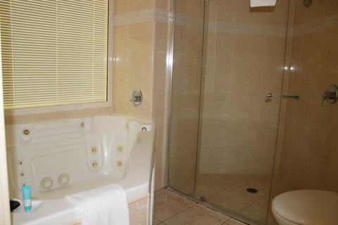 The Boathouse Resort Luxury Apartments - QLD Tourism 6