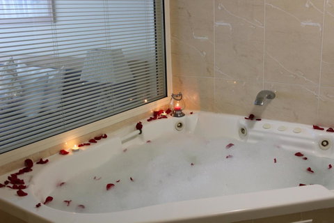 The Boathouse Resort Luxury Apartments - QLD Tourism 20