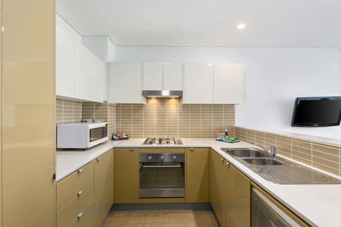 Quality Suites Pioneer Sands - QLD Tourism 11