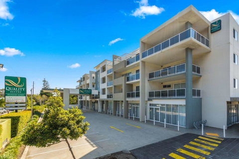 Quality Suites Pioneer Sands - QLD Tourism 1