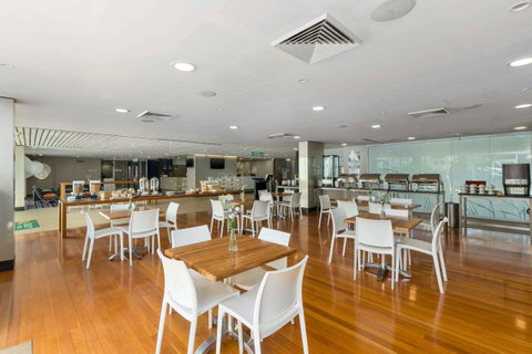 Quality Suites Pioneer Sands - QLD Tourism 7