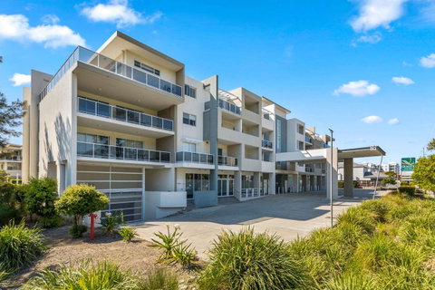 Quality Suites Pioneer Sands - QLD Tourism 0