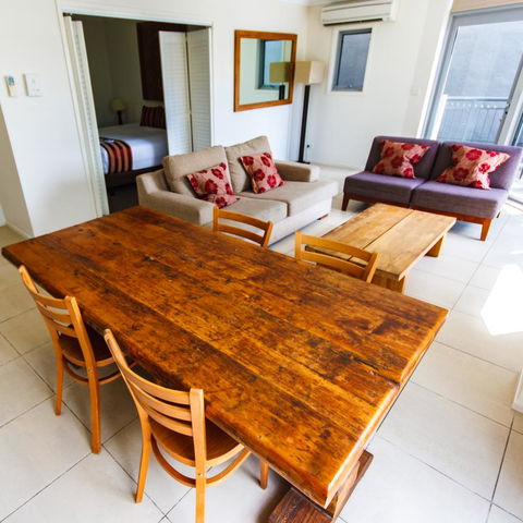 Byron Bay Hotel And Apartments - Queensland Tourism 9