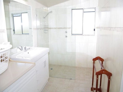 Jupiter, 3 Scott Street - QLD Tourism 5