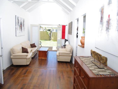 Jupiter, 3 Scott Street - QLD Tourism 0