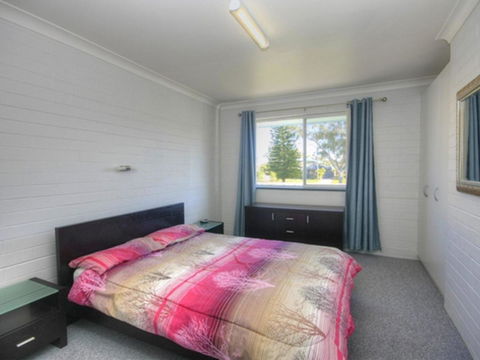 45 Wharf Street - Whole House - QLD Tourism 12