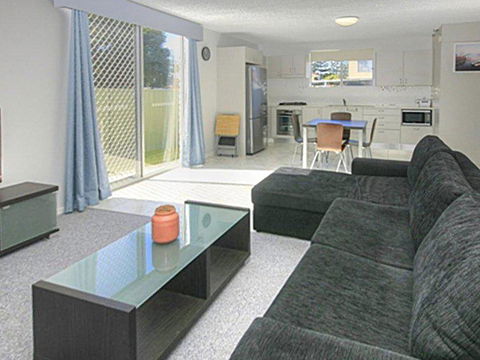 45 Wharf Street - Whole House - QLD Tourism 2