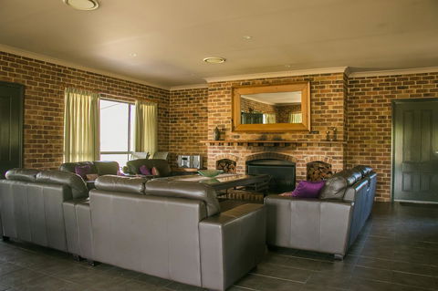Ironstone Estate Lovedale - QLD Tourism 2