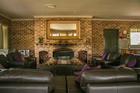 Ironstone Estate Lovedale - QLD Tourism 25