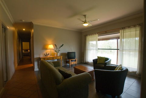 Ironstone Estate Lovedale - QLD Tourism 34