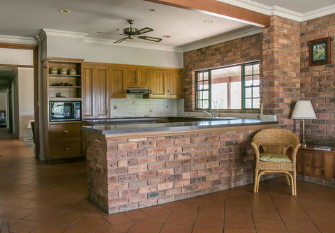 Ironstone Estate Lovedale - QLD Tourism 29