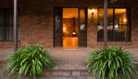 Ironstone Estate Lovedale - QLD Tourism 38