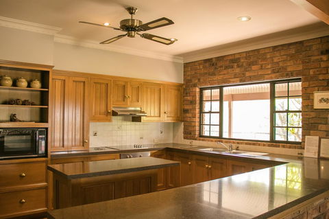 Ironstone Estate Lovedale - QLD Tourism 4