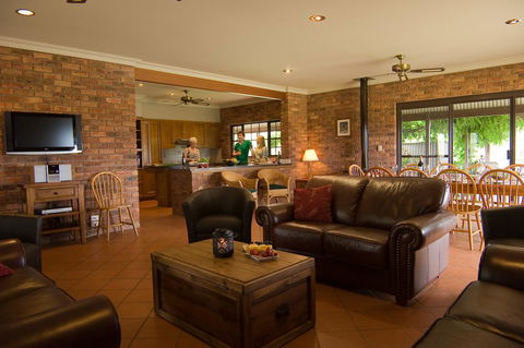 Ironstone Estate Lovedale - QLD Tourism 30