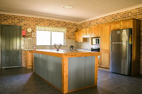 Ironstone Estate Lovedale - QLD Tourism 24