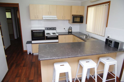 Breakaway, 11 Scott Street - QLD Tourism 1