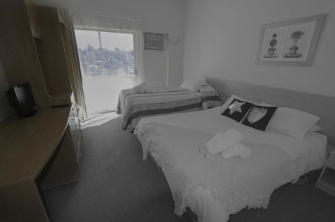 Rest Easy Motel - QLD Tourism 22