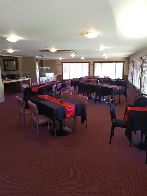 Rest Easy Motel - QLD Tourism 41