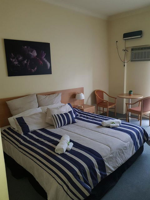 Rest Easy Motel - QLD Tourism 40