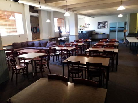 Rest Easy Motel - QLD Tourism 4